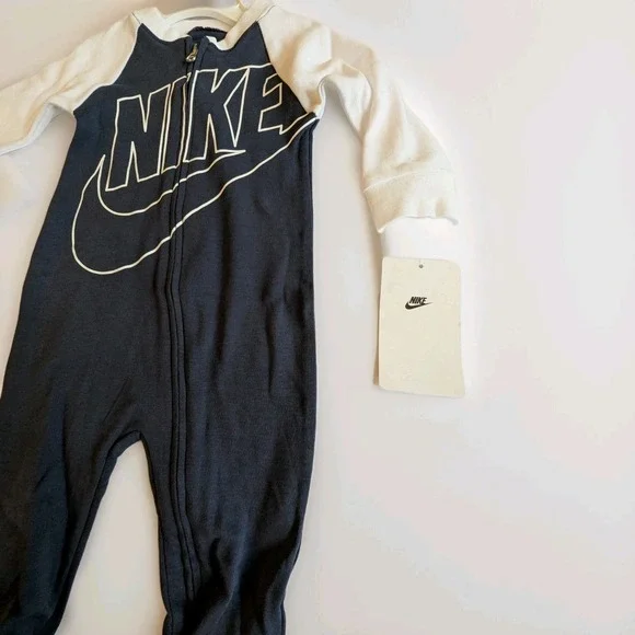 Nike Sleeper Baby NEW navy white Size 6 Months 15 -18lbs Front Zip Footed PJs - Picture 3 of 7